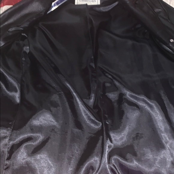 Women’s black modern Essentials leather jacket - Picture 4 of 4